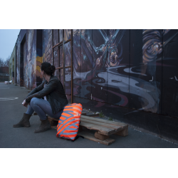 Hippe fluorescerende en reflecterende rugzakhoes met strepen